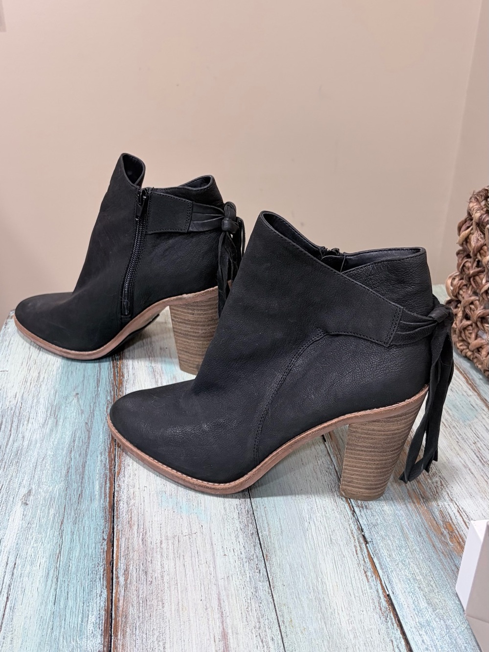 Vince Camuto Black Leather Fringe Tassel Ankle Bootie Block Heel Boho Western 10